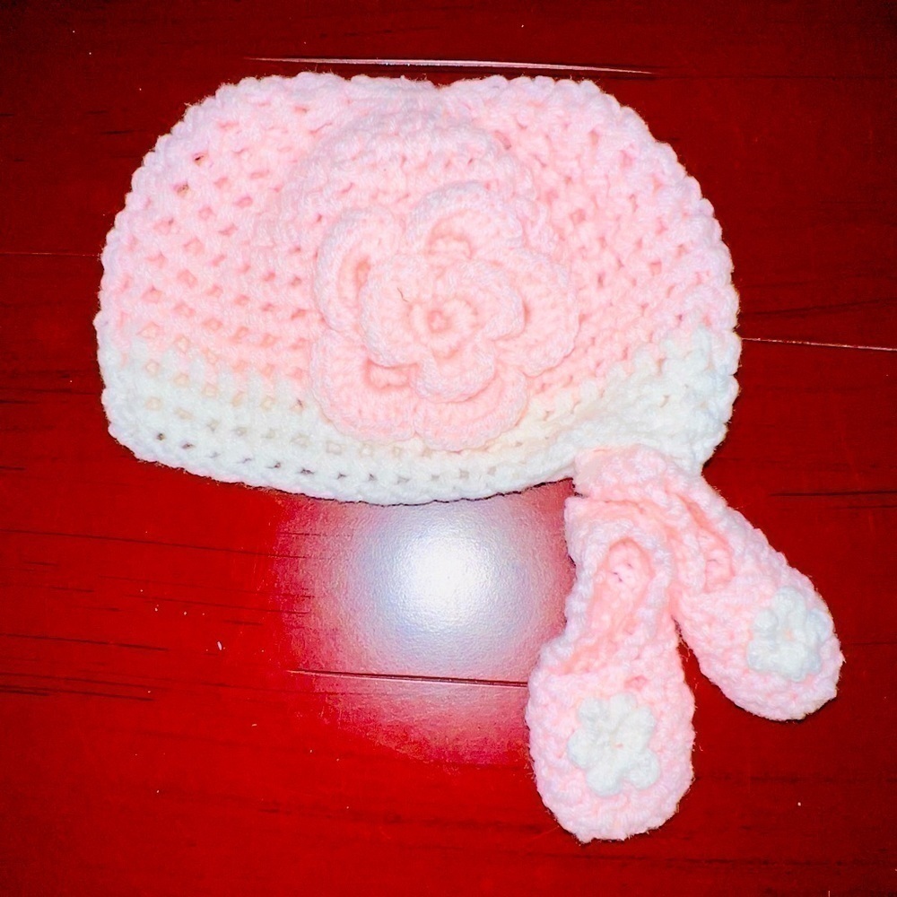 HANDCRAFTED Baby Bonnet & Booties ~ New